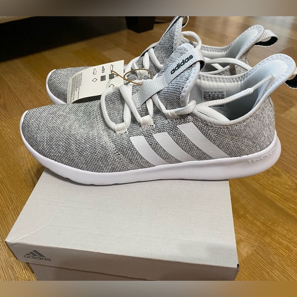 Women’s Adidas Cloudfoam 2.0 NWT  8.5 grey